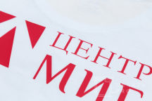 Белая футболка с логотипом «Центр Миг»