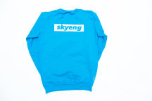 Голубые свитшоты с логотипом «SKYENG»